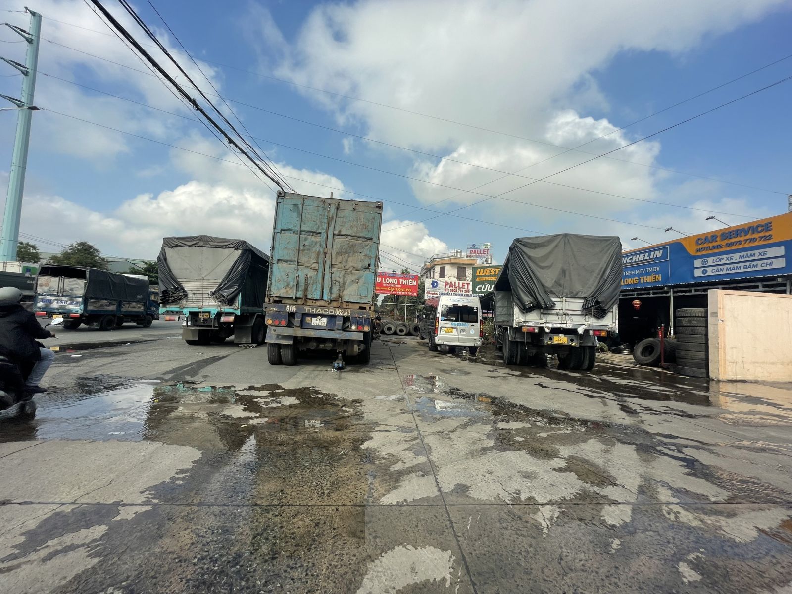 Thay vỏ xe -lốp xe  tải chất lượng giá rẻ  tại Bình Dương